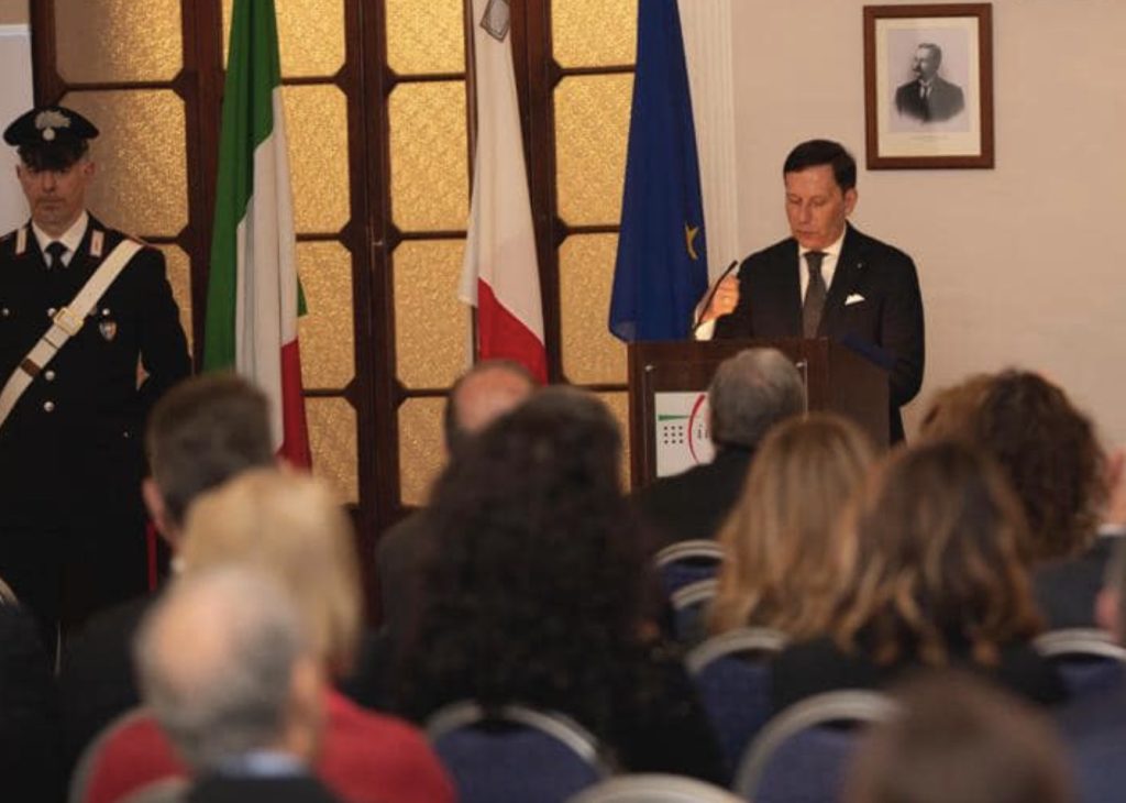 Tricolore - momento del discorso dell'ambasciatore Fabrizio Romano